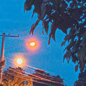 收聽Önigirisu的Midnight歌詞歌曲