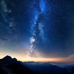 ดาวน์โหลดและฟังเพลง Vibraciones Nocturnas Suaves พร้อมเนื้อเพลงจาก Sueños profundos para criaturas