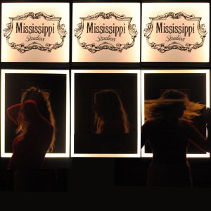 ดาวน์โหลดและฟังเพลง Mississippi Studios พร้อมเนื้อเพลงจาก Leni Black
