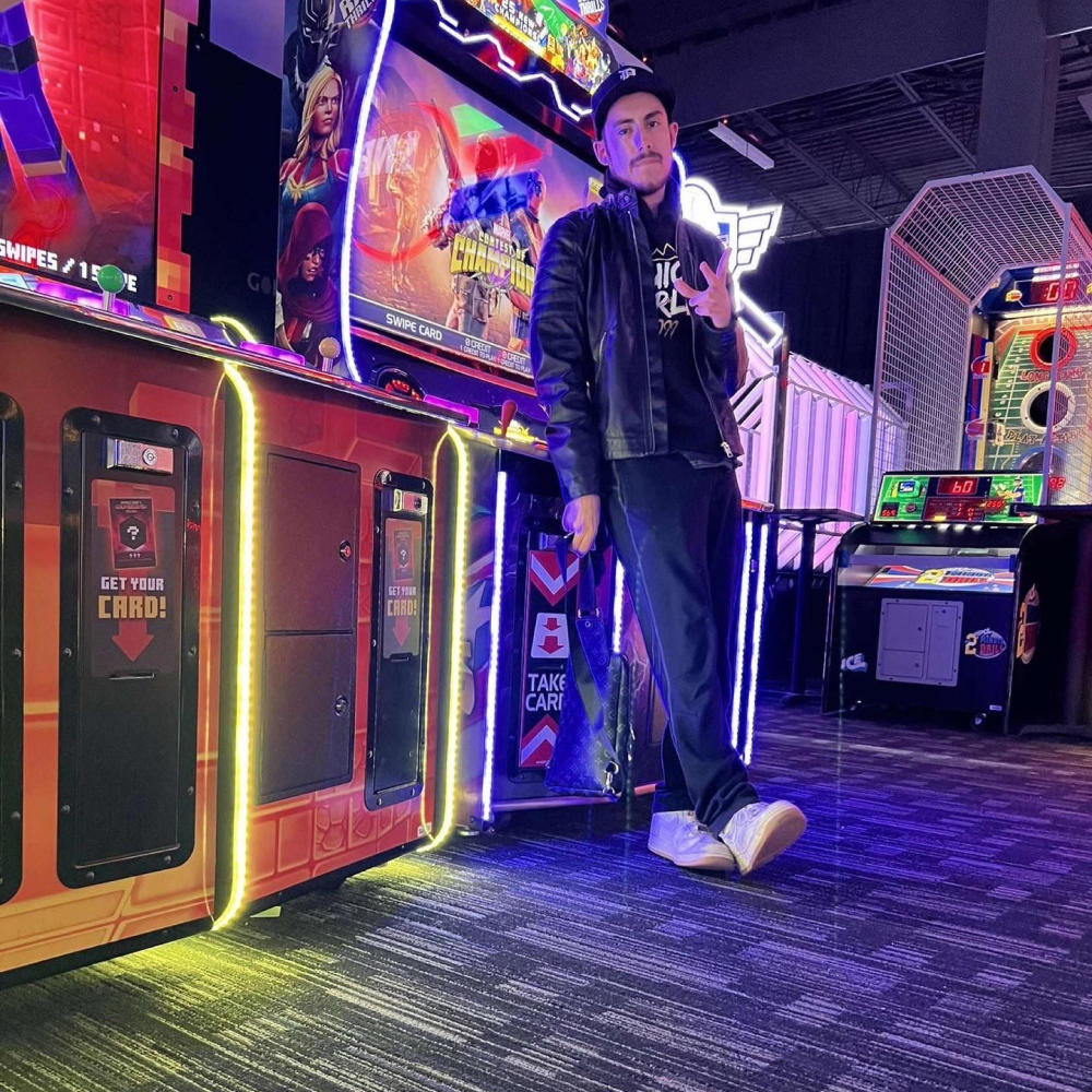 Pop out (Explicit)