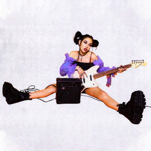 收听Maggie Lindemann的Knife Under My Pillow歌词歌曲