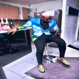 Listen to Corona song with lyrics from Manu Le Prince