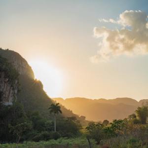 ดาวน์โหลดและฟังเพลง Far Away พร้อมเนื้อเพลงจาก Relaxing Music