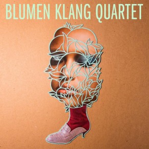 ดาวน์โหลดและฟังเพลง Small Room พร้อมเนื้อเพลงจาก Blumen Klang Quartet