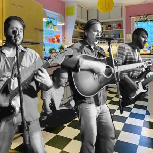 收聽Stark Folk Band的Standing In The Kitchen (Band Version)歌詞歌曲
