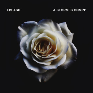 收听Liv Ash的A Storm Is Comin歌词歌曲