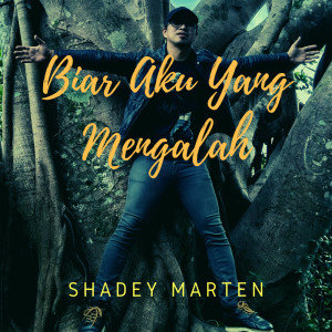 Dengarkan Biar Aku Yang Mengalah lagu dari Shadey Marten dengan lirik