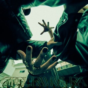 Dengarkan lagu DOGURAMAGURA (feat. safmusic & 浅井杜人) nyanyian 与謝野 dengan lirik