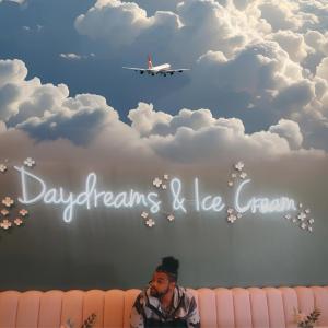 收聽CamRox的With Me (feat. Shawn Charles)歌詞歌曲