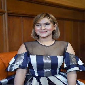 Dengarkan Selire Welas lagu dari Anggun Pramudita dengan lirik