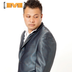 Listen to កុំទាន់ថែមគេម្នាក់ទៀតបានអត់ song with lyrics from វណ្ណា ពិសិដ្ឋ