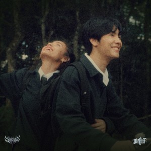 Listen to อยู่กับฉันก่อน song with lyrics from SARAN