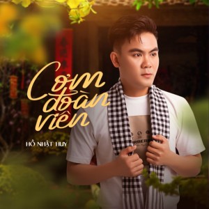Listen to Cơm Đoàn Viên song with lyrics from Hồ Nhật Huy