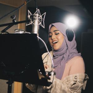 收听Shila Amzah的我们歌词歌曲