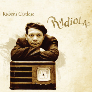 ดาวน์โหลดและฟังเพลง Barato e Meio พร้อมเนื้อเพลงจาก Rubens Cardoso