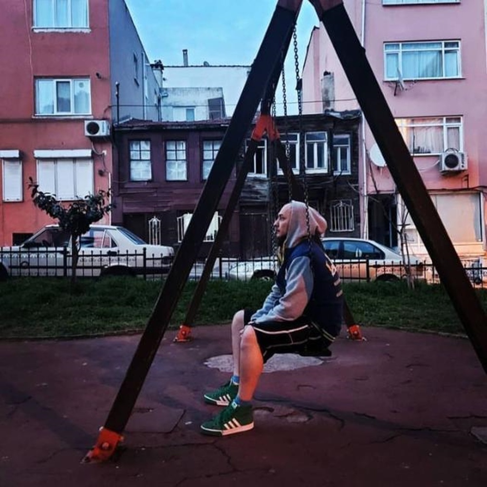 Göz Kapaklarımdan Yalnızlığa (Explicit)