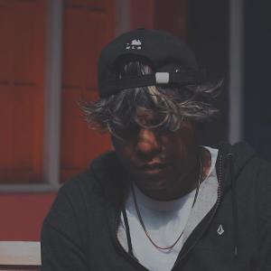 Dengarkan Tra Akan Kembali lagu dari Glen Sebastian dengan lirik