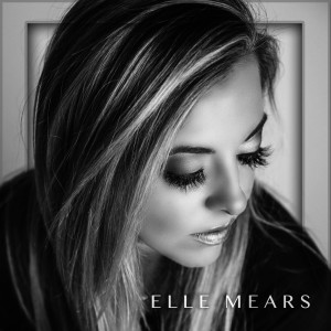 收聽Elle Mears的In or Out歌詞歌曲