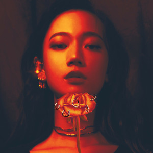 ดาวน์โหลดและฟังเพลง Fever พร้อมเนื้อเพลงจาก Julia Wu