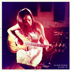 ดาวน์โหลดและฟังเพลง Nineteen พร้อมเนื้อเพลงจาก Alex G
