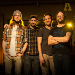 ดาวน์โหลดและฟังเพลง Black Mayonnaise (Audiotree Live Version) พร้อมเนื้อเพลงจาก Dumb Waiter
