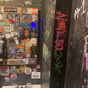 ดาวน์โหลดและฟังเพลง ON THE MOON (Explicit) พร้อมเนื้อเพลงจาก Heartcore