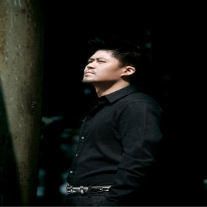 Listen to 一爱一刻骨 (伴奏) song with lyrics from 张振宇