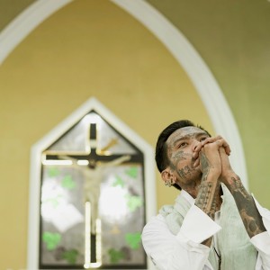 Dengarkan lagu Innta Aali nyanyian Ras Inggi dengan lirik