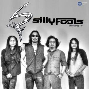 收聽Silly Fools的Standing Tall歌詞歌曲