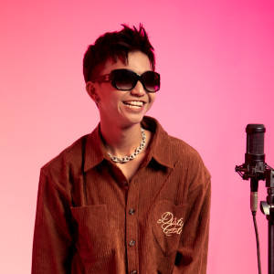 Listen to Nhớ Em Anh Nhức Đầu song with lyrics from Soc Nau