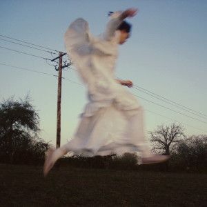 Dengarkan Older lagu dari Searows dengan lirik