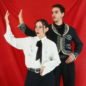 ดาวน์โหลดและฟังเพลง La Puerta พร้อมเนื้อเพลงจาก Eve Calletti