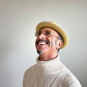 Dengarkan lagu Going To A Go-Go nyanyian The Reverend Shawn Amos dengan lirik