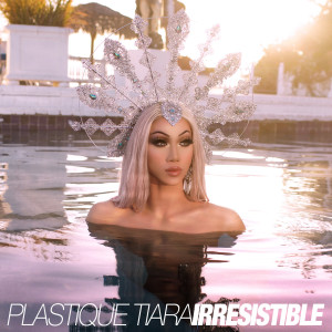 ดาวน์โหลดและฟังเพลง Irresistible พร้อมเนื้อเพลงจาก Plastique Tiara