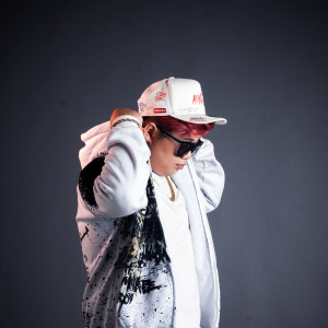 Listen to Con Xin Lỗi song with lyrics from Killer.D