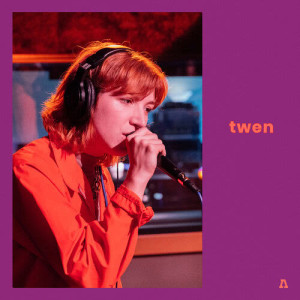 ดาวน์โหลดและฟังเพลง Honey Smacks (Audiotree Live Version) พร้อมเนื้อเพลงจาก Twen