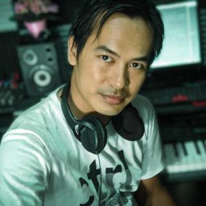 收听Fey Perianata的DJ Selow Kemarau Cinta歌词歌曲