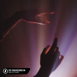 收聽Honeyfox的Put Your Records On歌詞歌曲