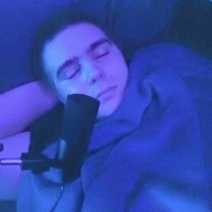 Listen to CAЙФEP KOPOБKA (Explicit) song with lyrics from deseness