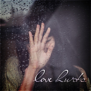 Dengarkan Love Hurts lagu dari Krista Ricci dengan lirik