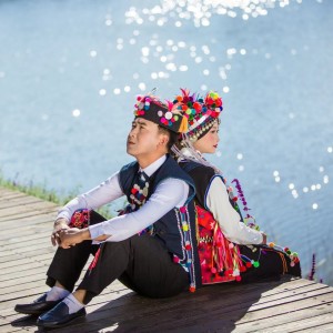 Listen to 心相依爱相依---俩相依 (完整版) song with lyrics from 王世荣