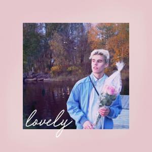 ดาวน์โหลดและฟังเพลง Lovely พร้อมเนื้อเพลงจาก Spaz Caroon