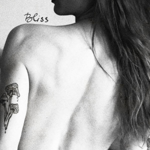 Dengarkan Bliss lagu dari Y A N A dengan lirik