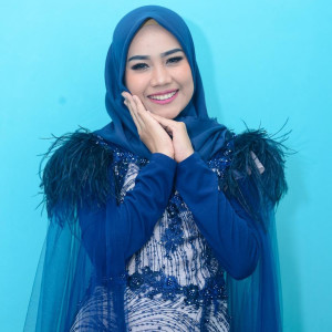 ดาวน์โหลดและฟังเพลง Bit Hana Hate (House Mix) พร้อมเนื้อเพลงจาก Cut Zuhra