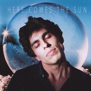Dengarkan lagu Here Comes the Sun (Cover Version) nyanyian Andrés Iwasaki dengan lirik