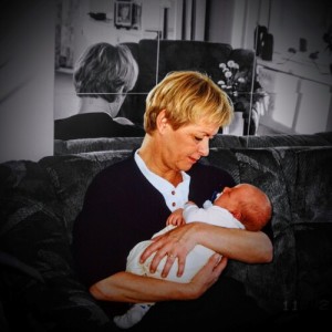 Listen to Einn um nótt song with lyrics from Best Fyrir
