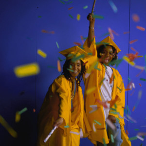 ดาวน์โหลดและฟังเพลง Graduate (Explicit) พร้อมเนื้อเพลงจาก OSHUN