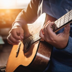 Música de Guitarra Tranquila Musica De Fondo的專輯Viaje De Música De Guitarra: Camino A La Armonía
