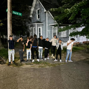 收聽Ugklyyy的Life Of A Gangsta (feat. Rfmblouie & Zeebo) (Explicit)歌詞歌曲