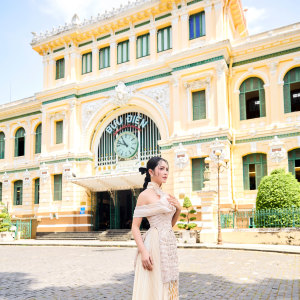 Listen to Bức Tranh Thành Phố Mới song with lyrics from Nguyen Van Chung